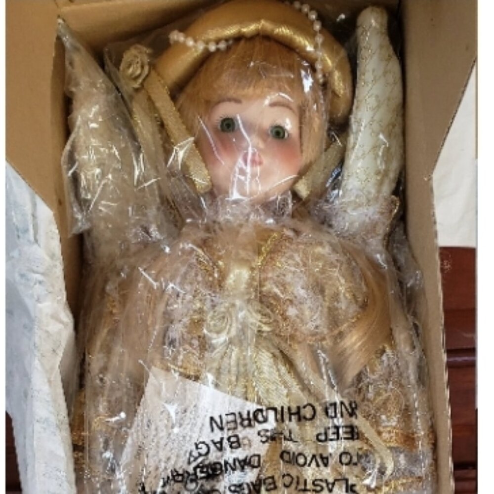 VINTAGE 1993 NIB Seymour Mann Connoisseur Collection Golden Angel Porcelain Doll